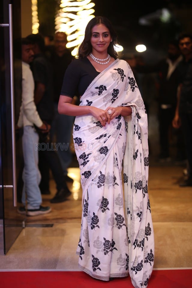 Actress Kamakshi Bhaskarla at 12A Railway Colony Pre release Event Pictures 08