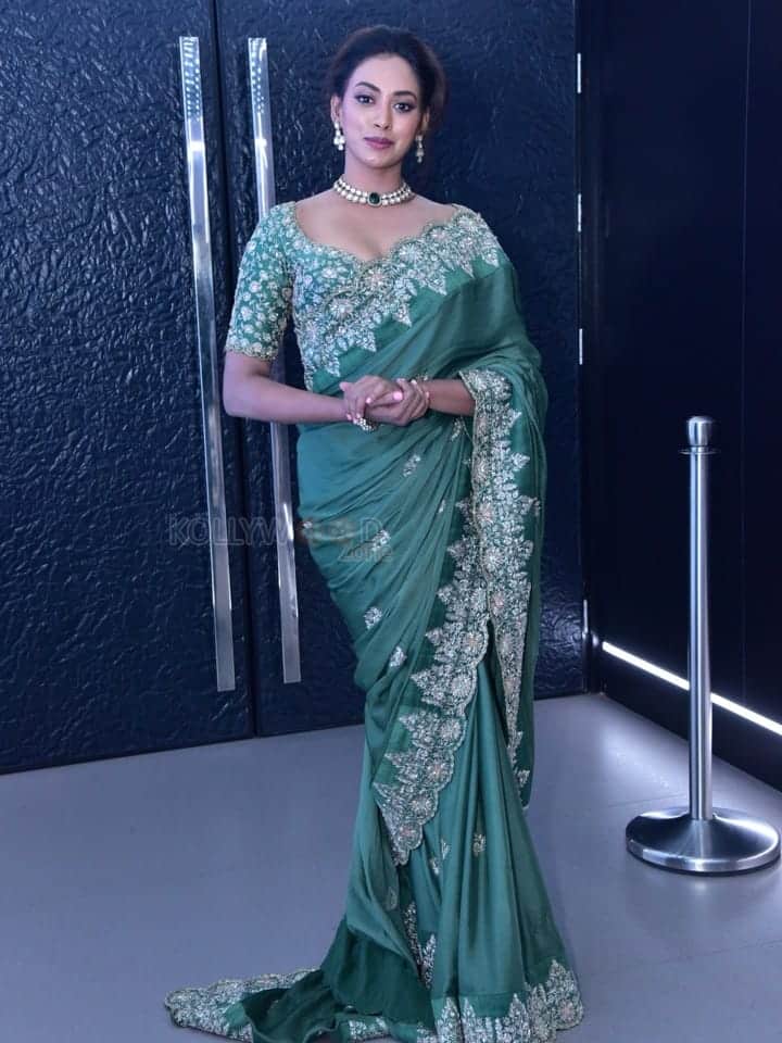 Actress Kamakshi Bhaskarla at Polimera 2 Movie Trailer Launch Photos 02
