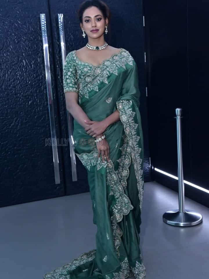 Actress Kamakshi Bhaskarla at Polimera 2 Movie Trailer Launch Photos 11
