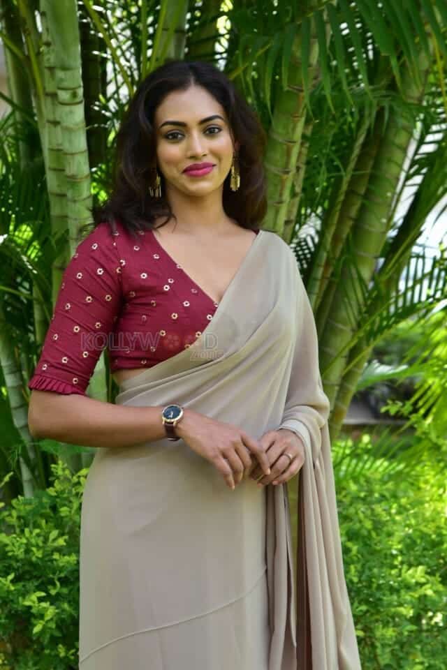 Actress Kamakshi Bhaskarla at Polimera 2 Teaser Launch Photos 19