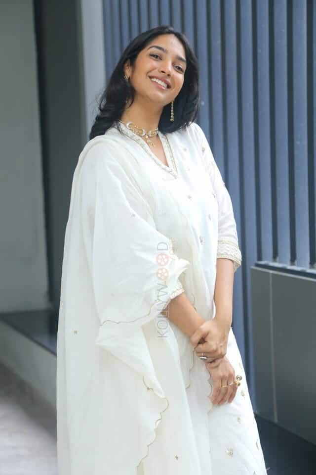 Actress Karthika Muralidharan at Aakasham Daati Vastava Press Meet Photos 21