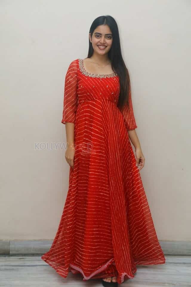 Actress Kushitha Kallapu at Neethone Nenu First Look Launch Photos 03
