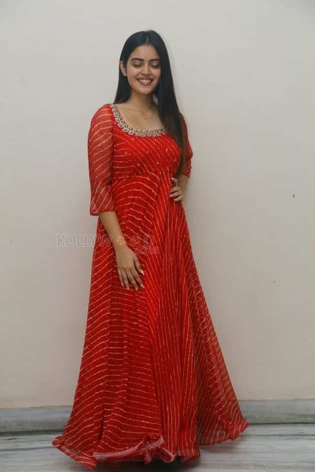 Actress Kushitha Kallapu at Neethone Nenu First Look Launch Photos 05