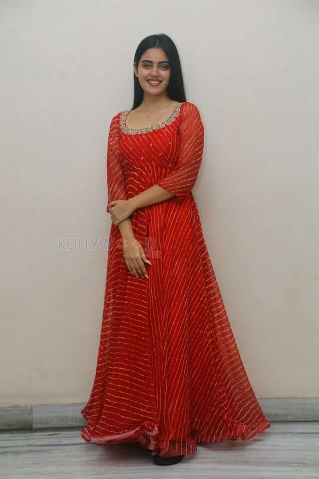 Actress Kushitha Kallapu at Neethone Nenu First Look Launch Photos 07
