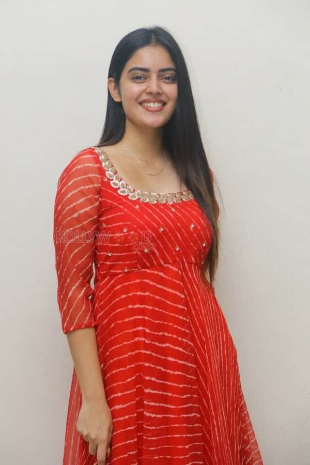 Actress Kushitha Kallapu at Neethone Nenu First Look Launch Photos 33