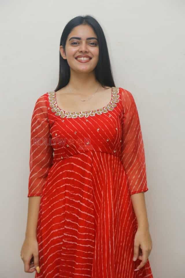Actress Kushitha Kallapu at Neethone Nenu First Look Launch Photos 35