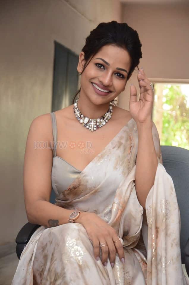 Actress Leesha Eclairs at Priyamaina Priya Audio Launch Pictures 09