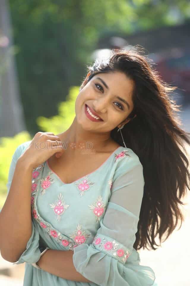 Actress Sri Nikitha at Alipiriki Allantha Dooramlo Movie Press Meet Pictures 16