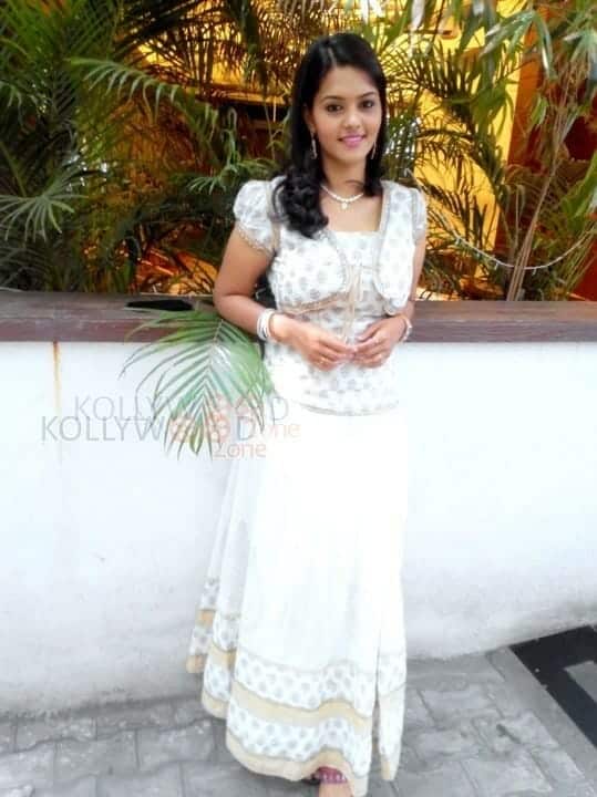 Actress Swathishta Krishnan Photos 35