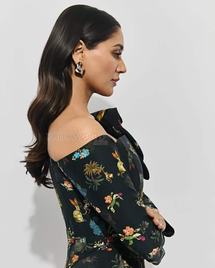 Beautiful Nikita Dutta in a Black One Shoulder Printed Midi Dress Pictures 04