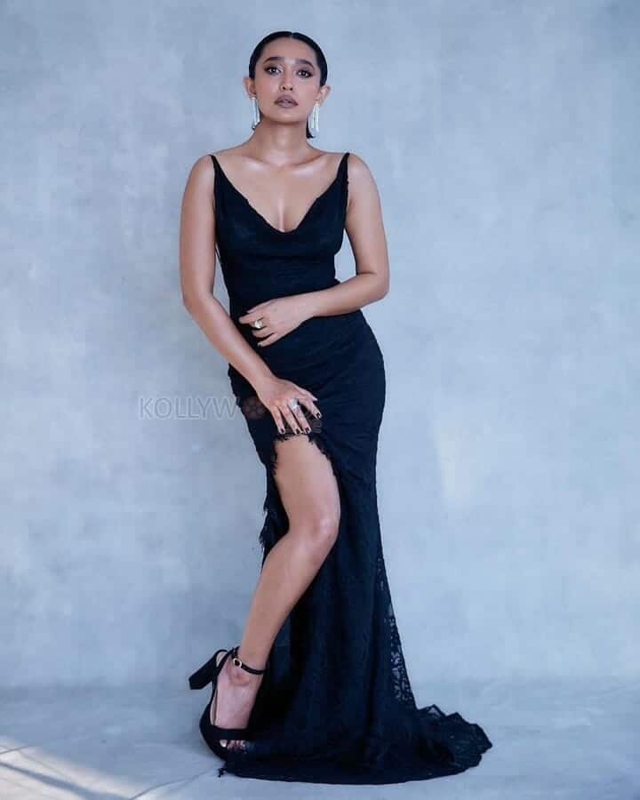 Four More Shots Please Actress Sayani Gupta in a Black Gown Photos 02