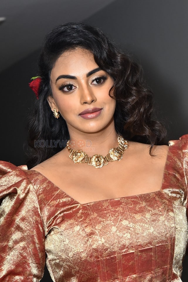 Heroine Kamakshi Bhaskarla at 12A Railway Colony Trailer Launch Pictures 01