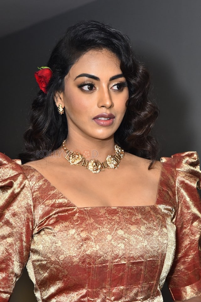 Heroine Kamakshi Bhaskarla at 12A Railway Colony Trailer Launch Pictures 02