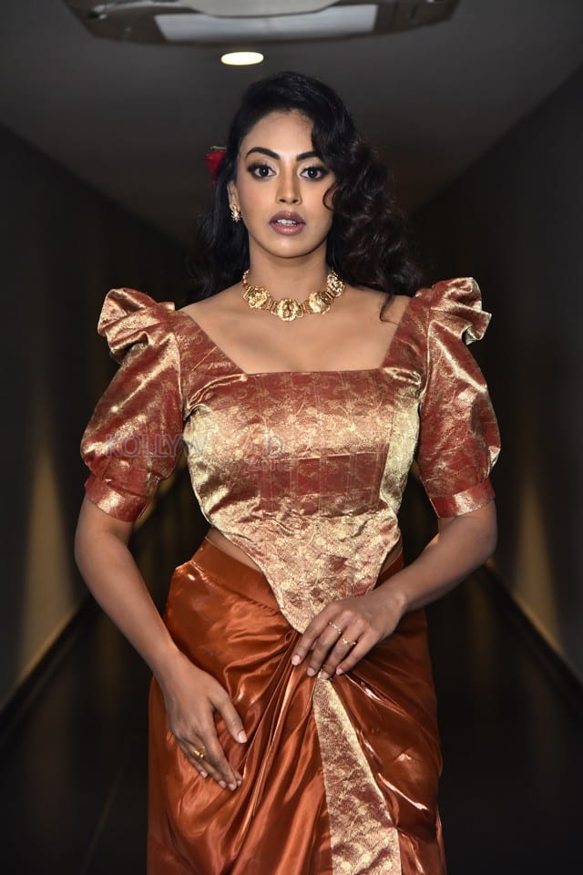 Heroine Kamakshi Bhaskarla at 12A Railway Colony Trailer Launch Pictures 05