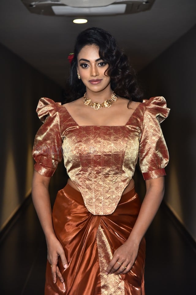 Heroine Kamakshi Bhaskarla at 12A Railway Colony Trailer Launch Pictures 06