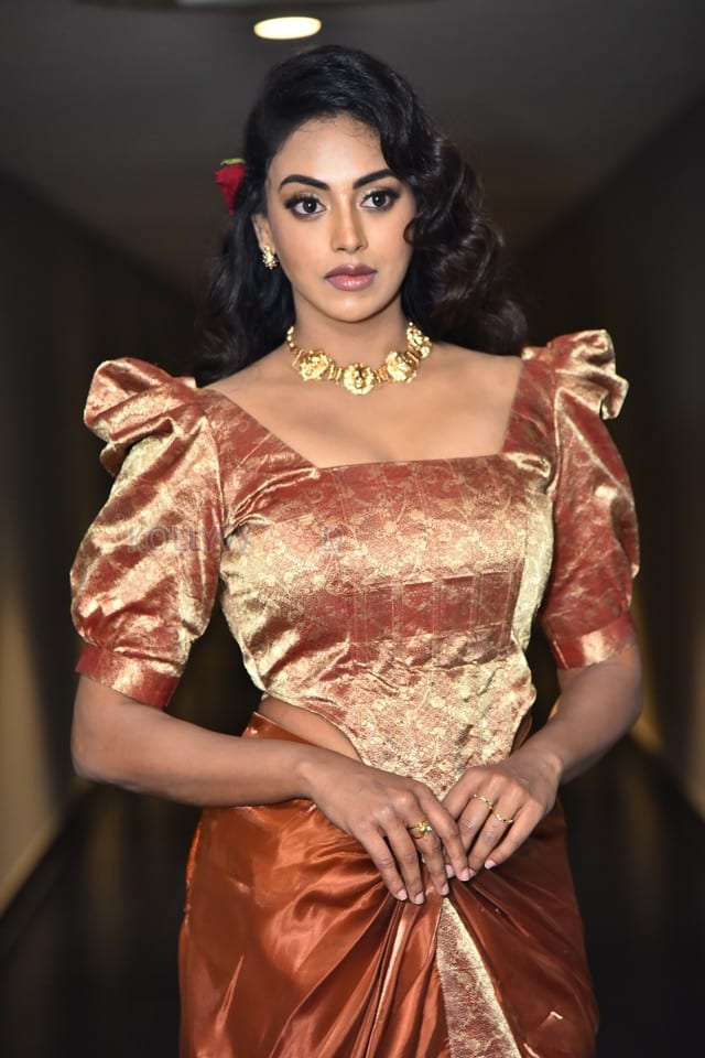 Heroine Kamakshi Bhaskarla at 12A Railway Colony Trailer Launch Pictures 08