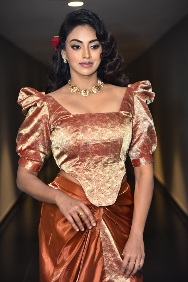 Heroine Kamakshi Bhaskarla at 12A Railway Colony Trailer Launch Pictures 09