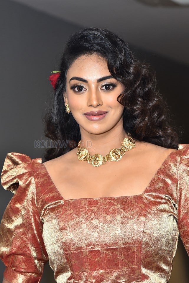 Heroine Kamakshi Bhaskarla at 12A Railway Colony Trailer Launch Pictures 11