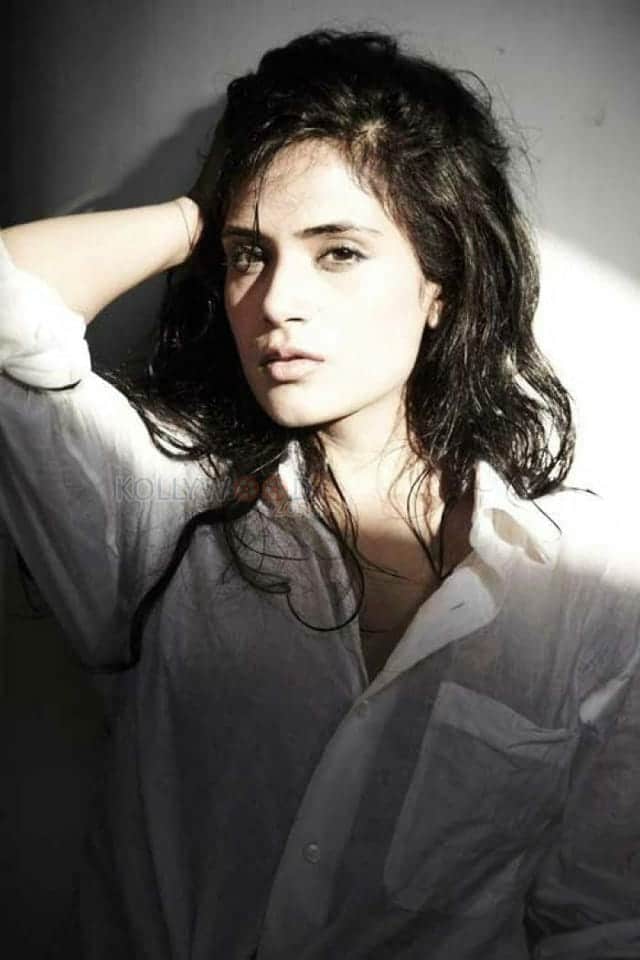 Ishqeria Heroine Richa Chadda Hot Photos 10