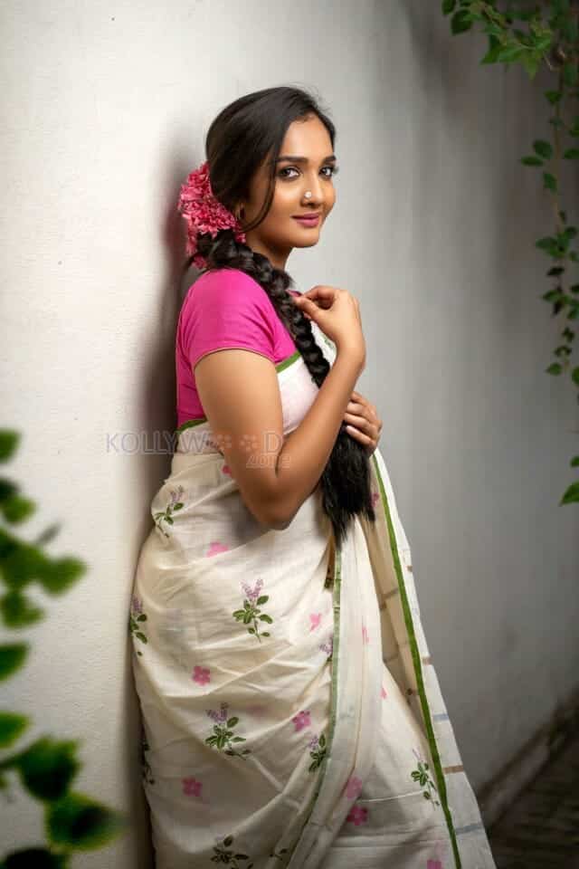 Malayalam Actress Surabhi Santosh Saree Photoshoot Pictures 02