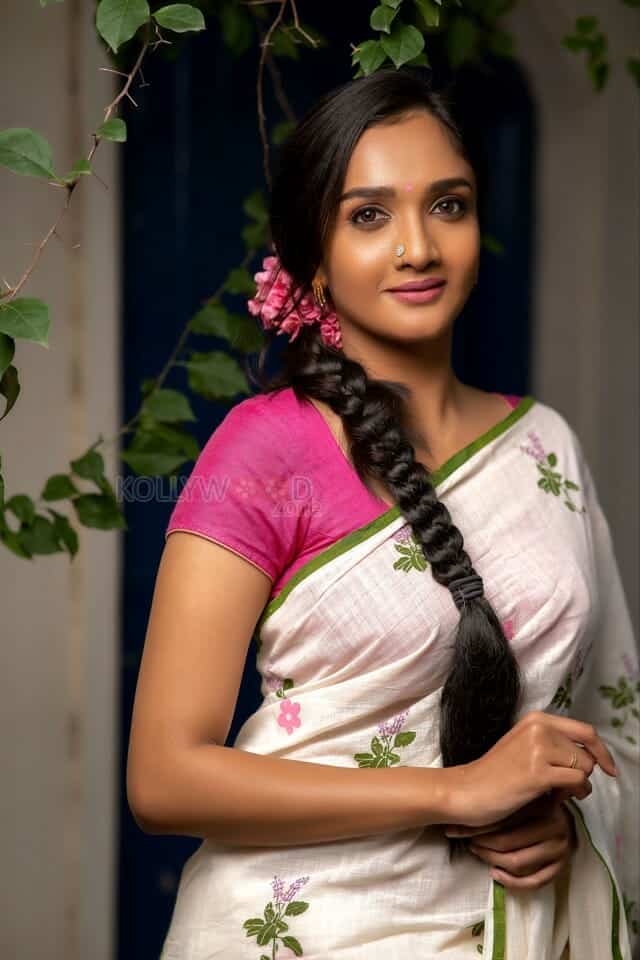 Malayalam Actress Surabhi Santosh Saree Photoshoot Pictures 03