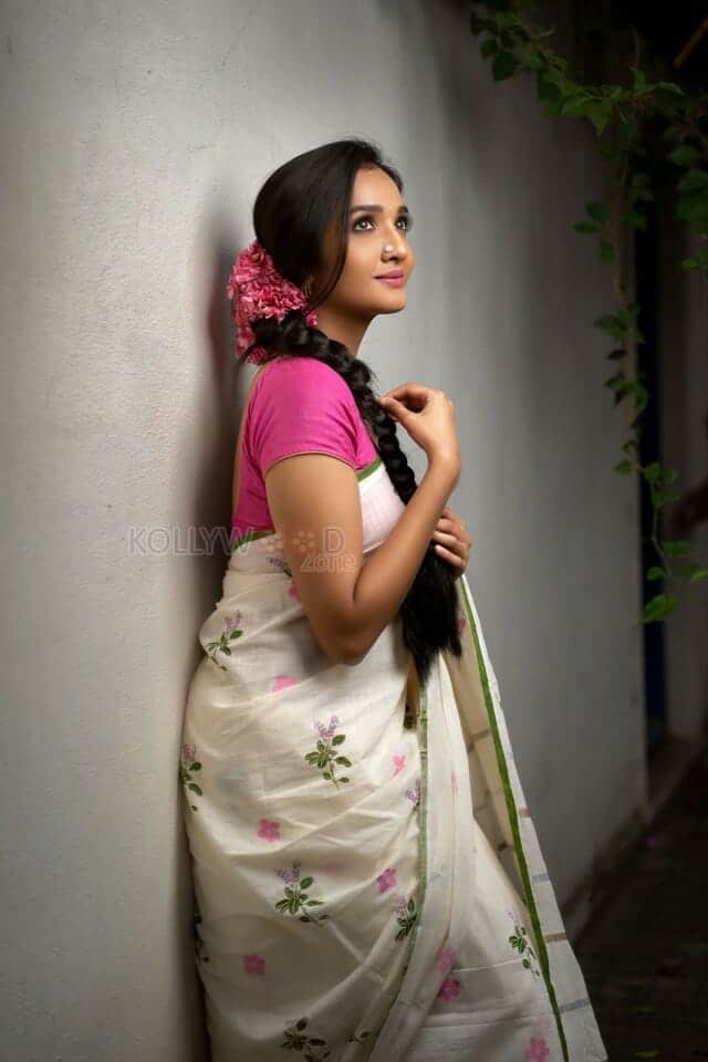 Malayalam Actress Surabhi Santosh Saree Photoshoot Pictures 06