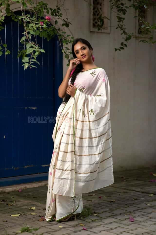 Malayalam Actress Surabhi Santosh Saree Photoshoot Pictures 07