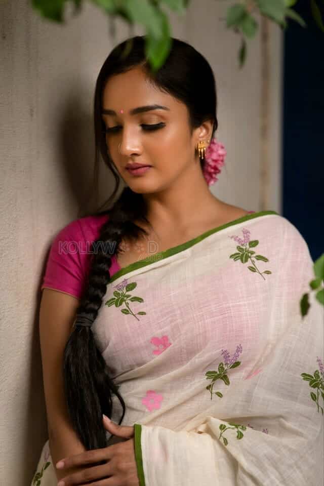 Malayalam Actress Surabhi Santosh Saree Photoshoot Pictures 18