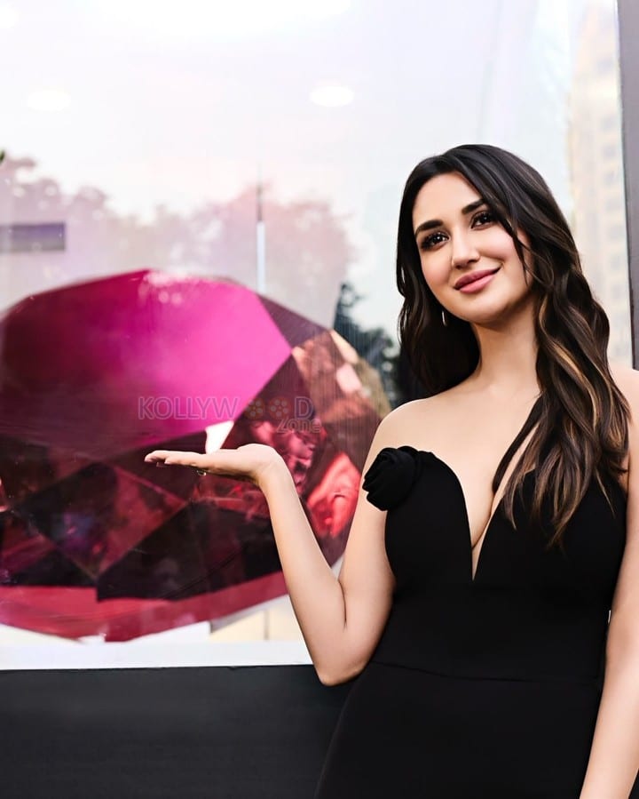 Sexy Hot Nikita Dutta in a Black Strapless Bust Plunge Neck Dress Photos 03