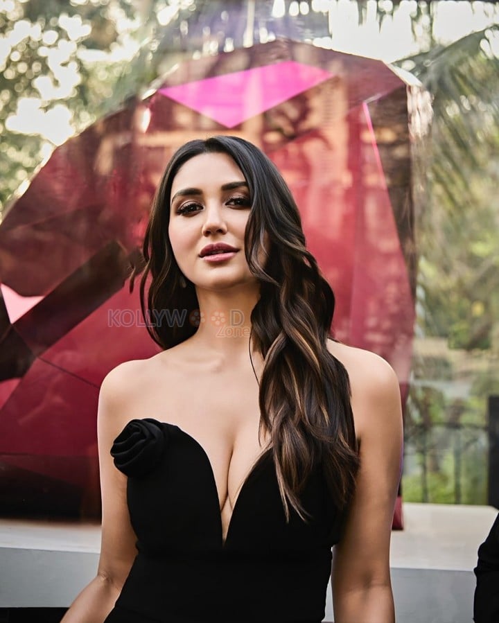 Sexy Hot Nikita Dutta in a Black Strapless Bust Plunge Neck Dress Photos 06