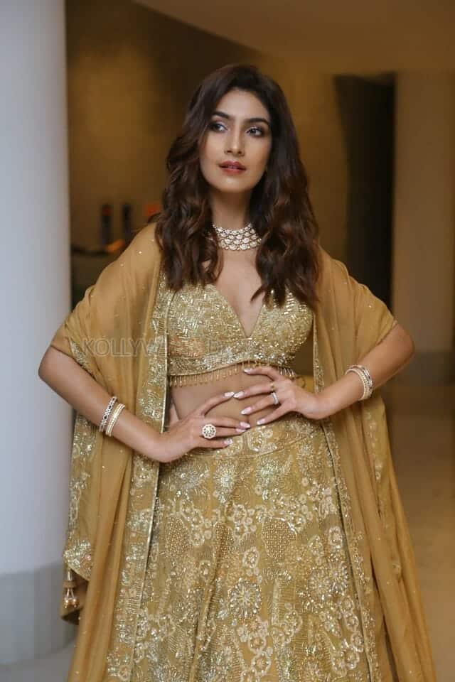 Actress Phalguni Khanna at Joruga Hushaaruga Shikaru Podhama Motion Poster Launch Event Pictures 10
