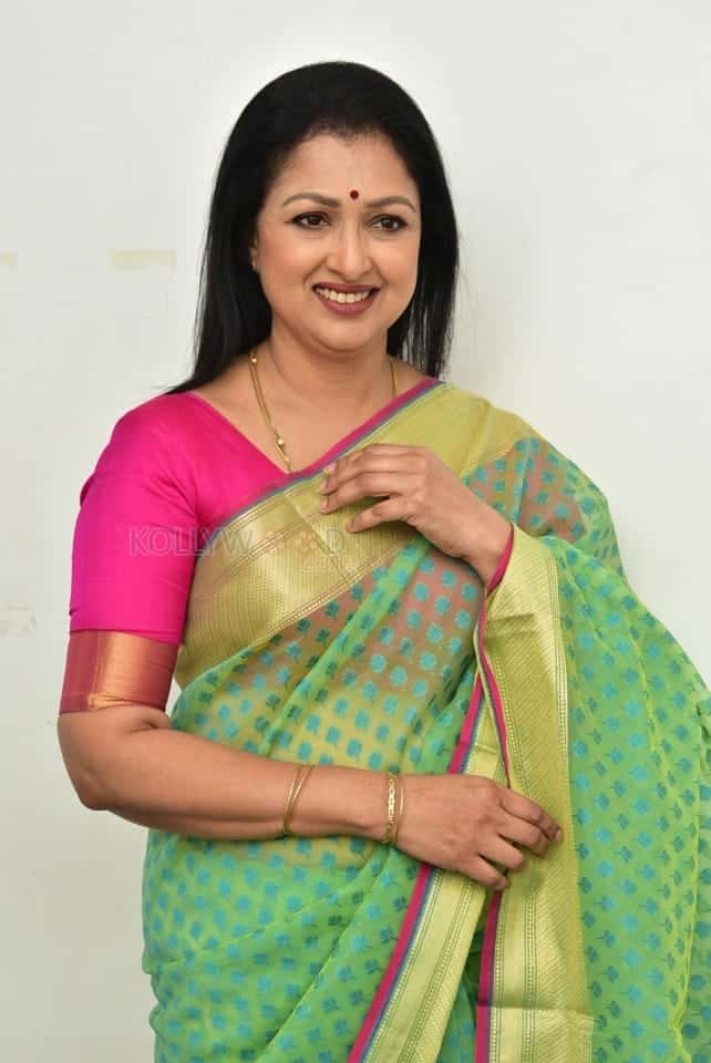 Actress Gautami at Anni Manchi Sakunamule Interview Pictures 06