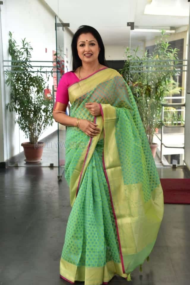 Actress Gautami at Anni Manchi Sakunamule Interview Pictures 07