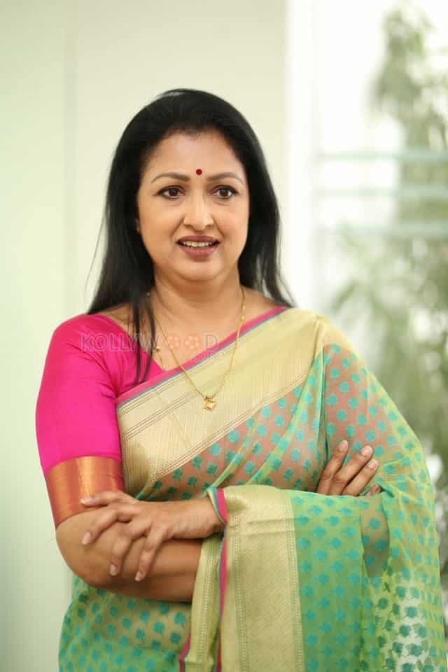 Actress Gautami at Anni Manchi Sakunamule Interview Pictures 26