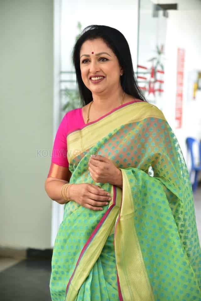 Actress Gautami at Anni Manchi Sakunamule Interview Pictures 31