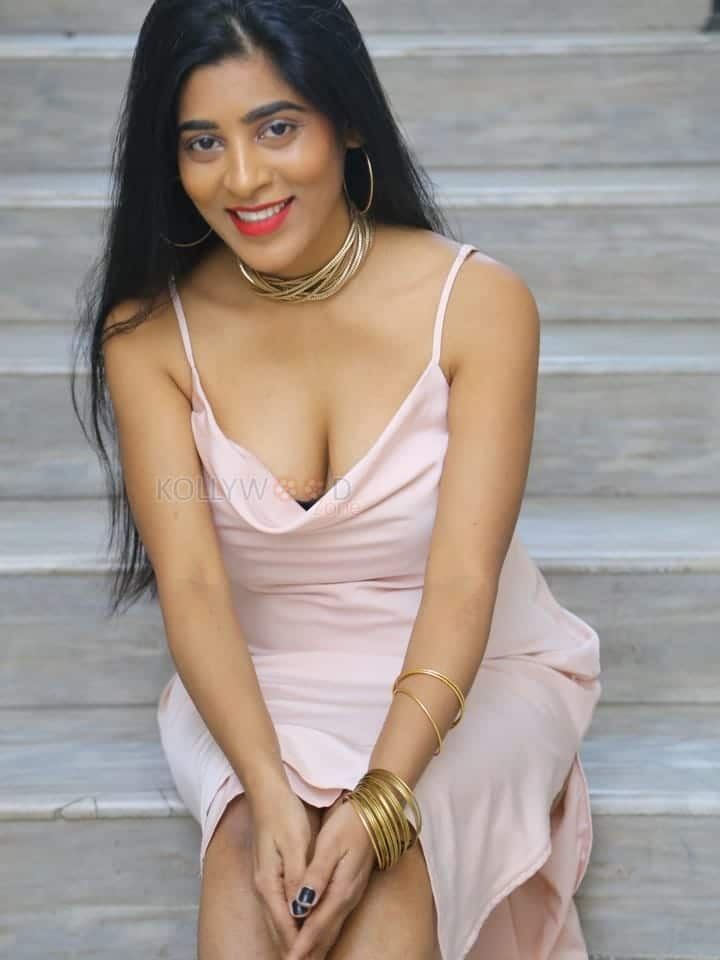 Actress Gayathri Gupta at Plot Trailer Launch Pictures 19