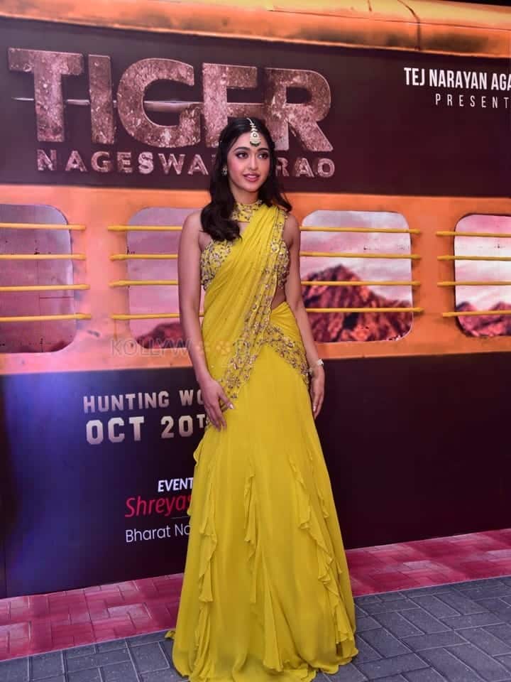 Actress Gayatri Bhardwaj at Tiger Nageswara Rao Pre Release Event Photos 35