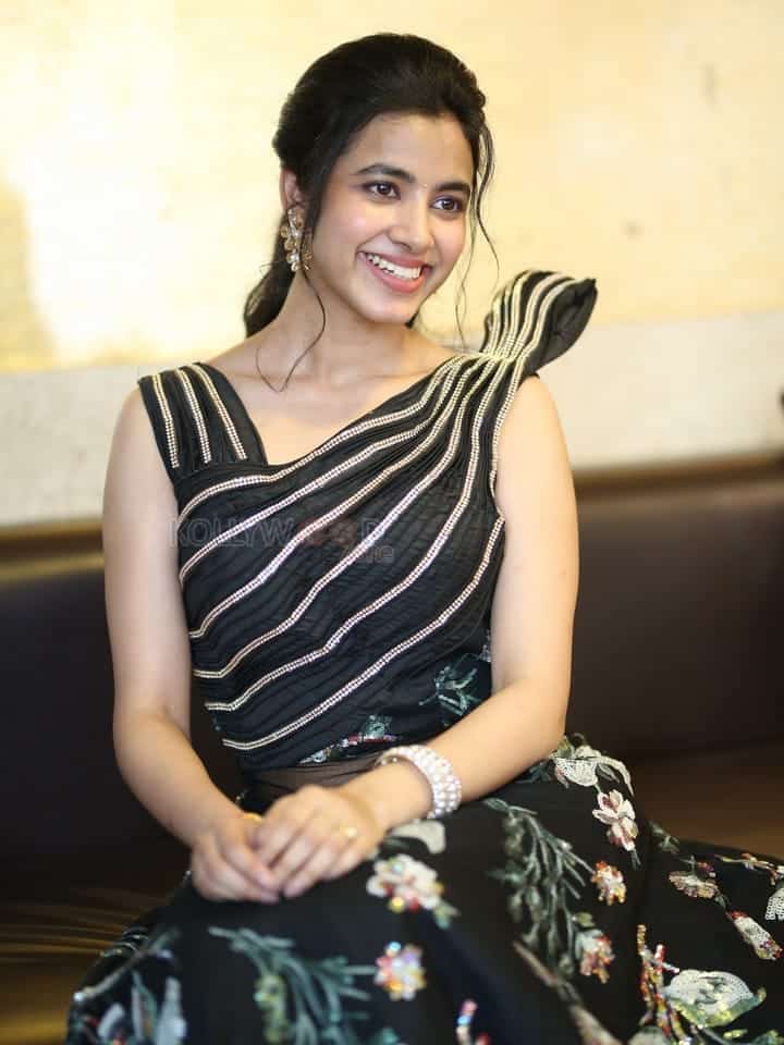 Actress Shivani Nagaram at Ambajipeta Marriage Band Movie Song Launch Event Pictures 12