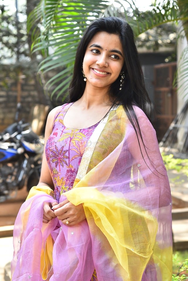 Actress Shivani Nagaram at Ambajipeta Marriage Band Success Meet Photos 04