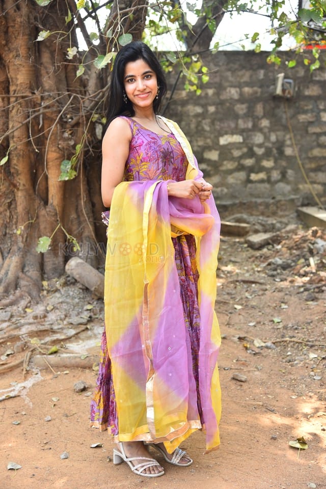 Actress Shivani Nagaram at Ambajipeta Marriage Band Success Meet Photos 22