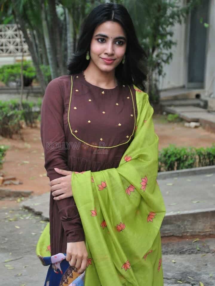 Actress Shivani Nagaram at Ambajipeta Marriage Band Teaser Launch Pictures 04