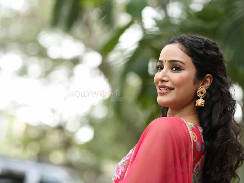 Actress Simran Gupta at Anveshi Movie Trailer Release Event Photos 28