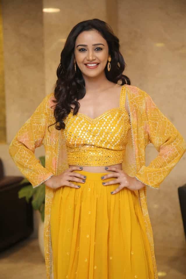 Actress Simran Gupta at Anveshi Pre Release Event Photos 15