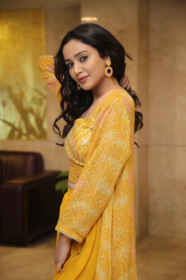 Actress Simran Gupta at Anveshi Pre Release Event Photos 18