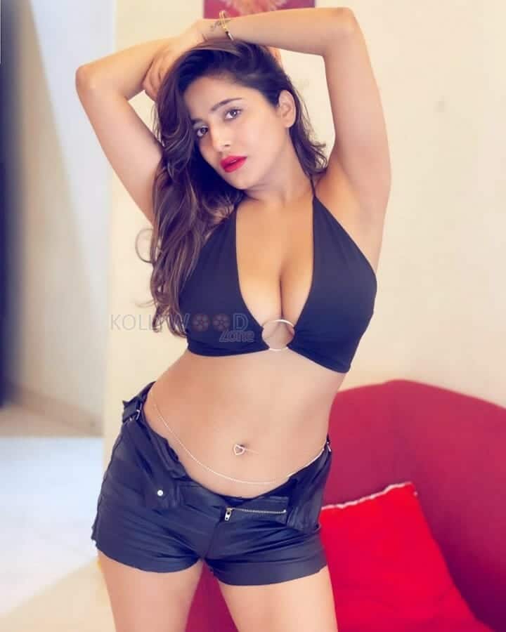 Actress and Model Kate Sharma Hot Lingerie Cleavage Photos 03