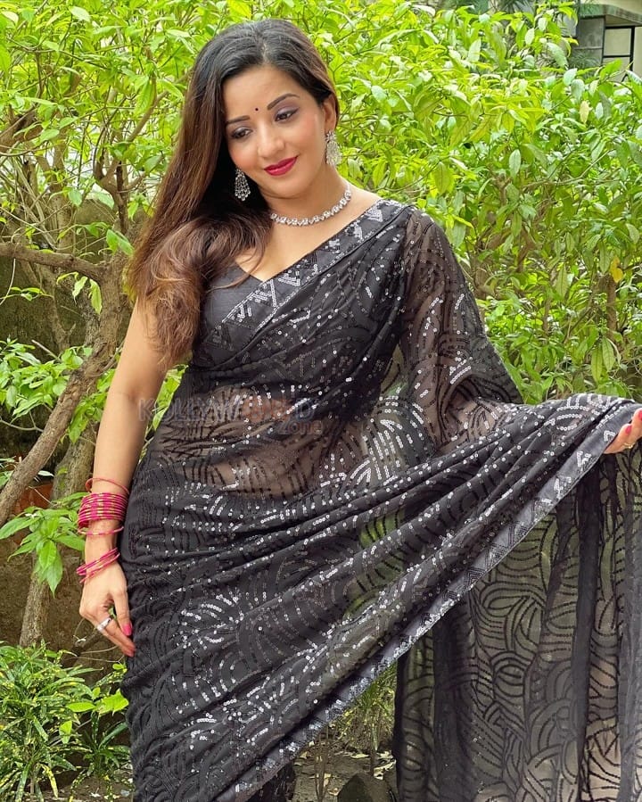 Bhojpuri Actress Monalisa in a Black Sequin Saree Pictures 02