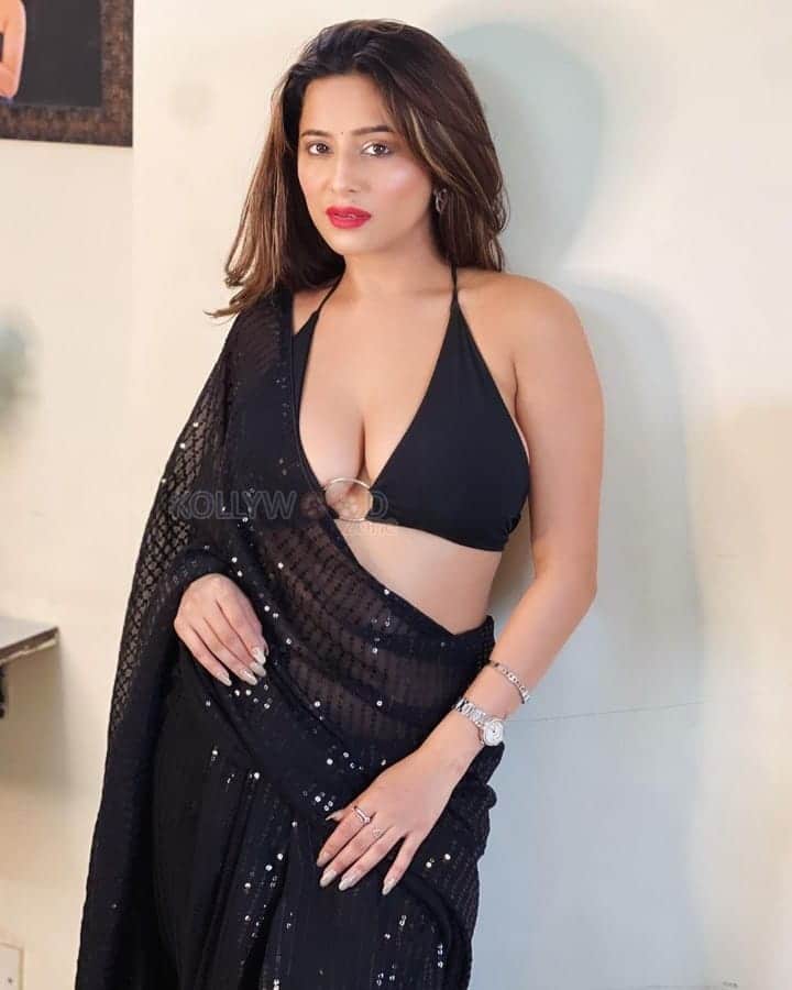 Bold Kate Sharma in a Sexy Hot Black Saree Photos 09
