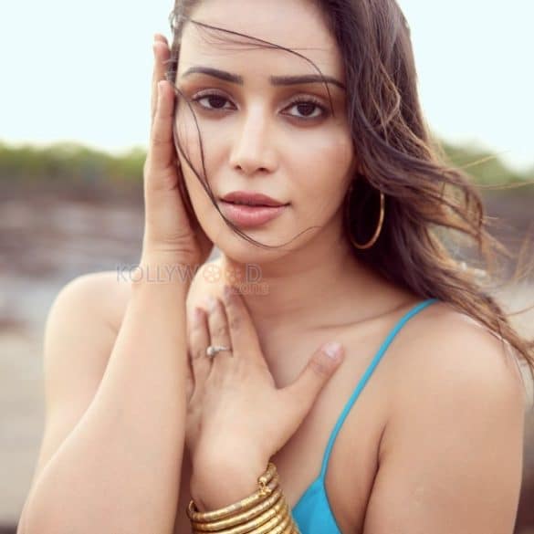 Simran Gupta (Anaira Gupta)