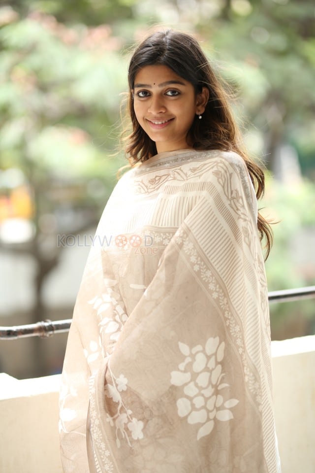 Heroine Ananthika Sanilkumar at 8 Vasantalu Interview Pictures 08