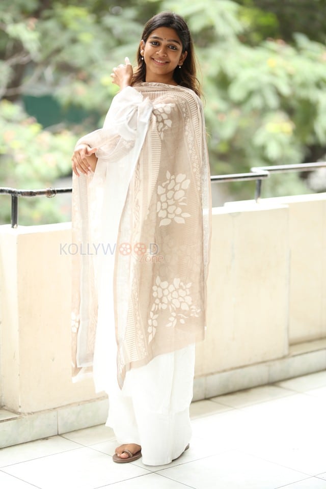 Heroine Ananthika Sanilkumar at 8 Vasantalu Interview Pictures 12